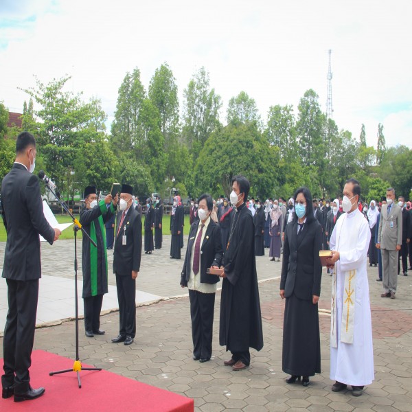 Gambar 251 Kepala Sekolah dan Penilik Resmi Dilantik