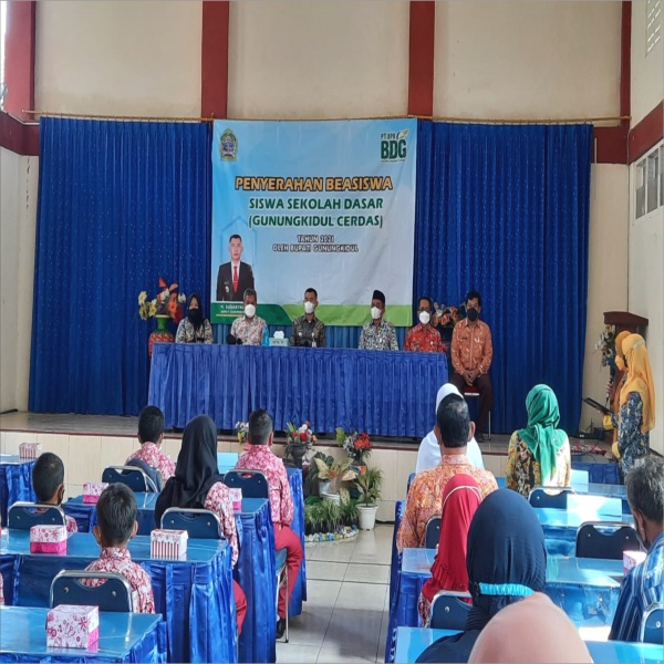 Gambar 800 Siswa SD dan SMP di Gunungkidul Mendapatkan Bantuan Beasiswa Program Gunungkidul Cerdas