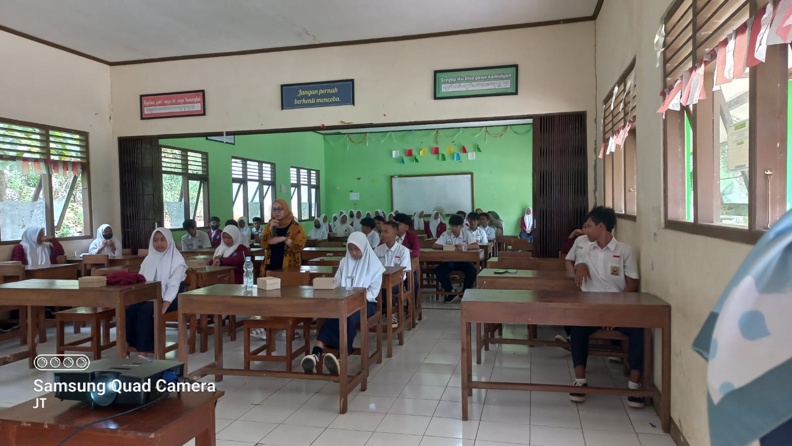 Gambar Pesan dr. Ida Rochmawati, M.Sc., Sp.KJ (K) ke para  siswa SMPN 2 Rongkop Beranilah Kalian untuk Bermimpi