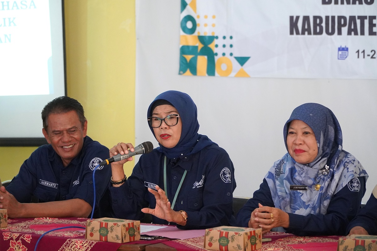 KEPALA DINAS PENDIDIKAN GUNUNGKIDUL MEMBUKA ACARA SOSIALISASI TATA NASKAH DINAS DAN PENGGUNAAN BAHASA PADA RUANG PUBLIK DINAS PENDIDIKAN KABUPATEN GUNUNGKIDUL