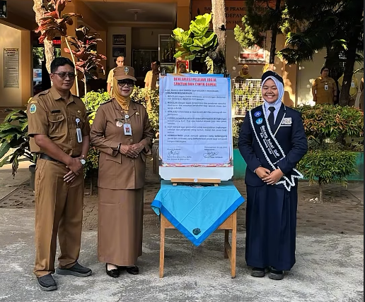 Kepala Dinas Pendidikan Gunungkidul Pimpin Upacara Bendera dan Deklarasi Pelajar Jogja Santun dan Cinta Damai di SMP Negeri 1 Wonosari