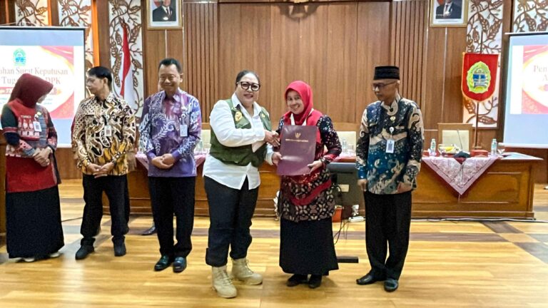 Bupati Gunungkidul Serahkan SK Alih Tugas 96 Guru, Upaya Perkuat Kualitas Pendidikan Melalui Program “Bocah Pinter”