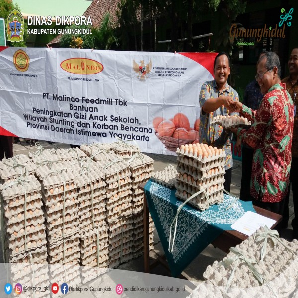 Gambar PEMBAGIAN TELUR UNTUK SISWA SD DARI DISDIKPORA GUNUNGKIDUL KERJASAMA DENGAN PT. MALINDO MEDDMILL Tbk.