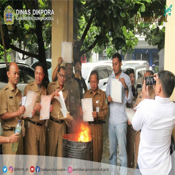 Gambar PEMUSNAHAN BLANGKO IJAZAH SMP