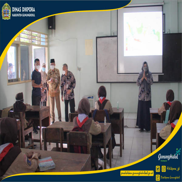 Gambar Bupati Gunungkidul memantau langsung kegiatan Pembelajaran Tatap Muka