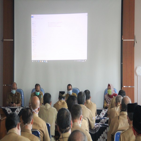 Gambar RAPAT MENINDAK LANJUTI TEMUAN BPK TERKAIT REKENING SEKOLAH