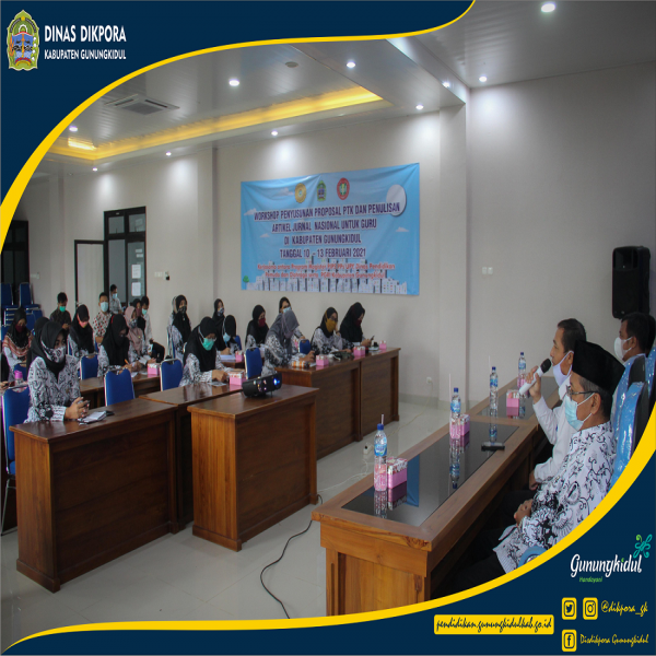 Gambar WORKSHOP PENYUSUNAN PROPOSAL PTK DAN PENULISAN ARTIKEL JURNAL NASIONAL UNTUK GURU DI KABUPATEN GUNUNGKIDUL