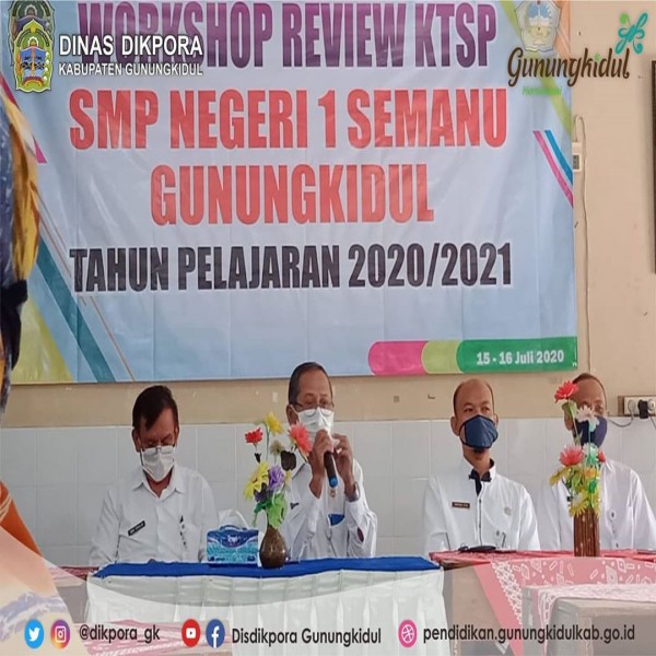 Gambar KEPALA DINAS DIKPORA MENGHADIRI WORKSHOP REVIEW KTSP DI SMP N 1 SEMANU