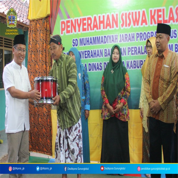 Gambar BAKTI SOSIAL KE SD MUHAMMADIYAH JARAH