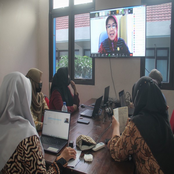 Gambar Sosialisasi Perubahan BOS menggunakan ARKAS Tahun 2022 Melalui Zoom Meeting