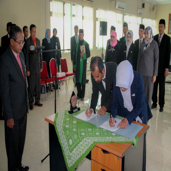 Gambar KEPALA DINAS PENDIDIKAN, PEMUDA, DAN OLAHRAGA KABUPATEN GUNUNGKIDUL MELANTIK 9 KEPALA SEKOLAH