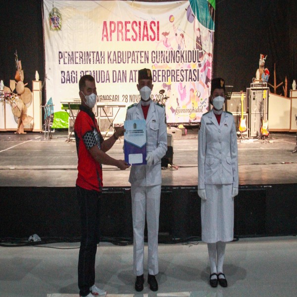 Gambar Pemberian Apresiasi bagi Atlet dan Pemuda Berprestasi Kabupaten Gunungkidul tahun 2021 oleh Bupati Gunungkidul