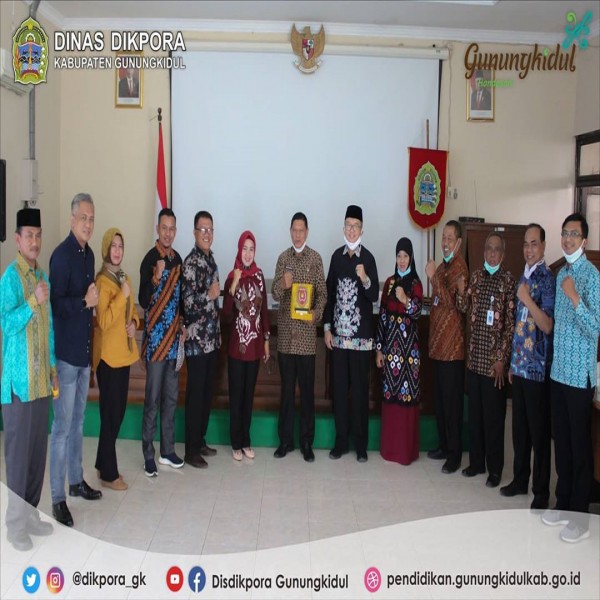 Gambar DISDIKPORA KABUPATEN GUNUNGKIDUL MENERIMA KUNJUNGAN DARI DPRD KABUTAN KOTA WARINGIN BARAT