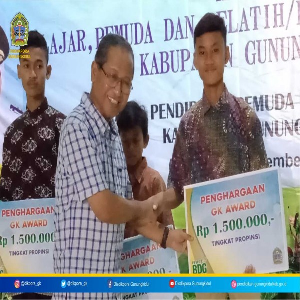 Gambar PEMBERIAN PENGHARGAAN DAN APRESIASI KEPADA PELAJAR, PEMUDA, DAN PELATIH/PEMBINA BERPRESTASI