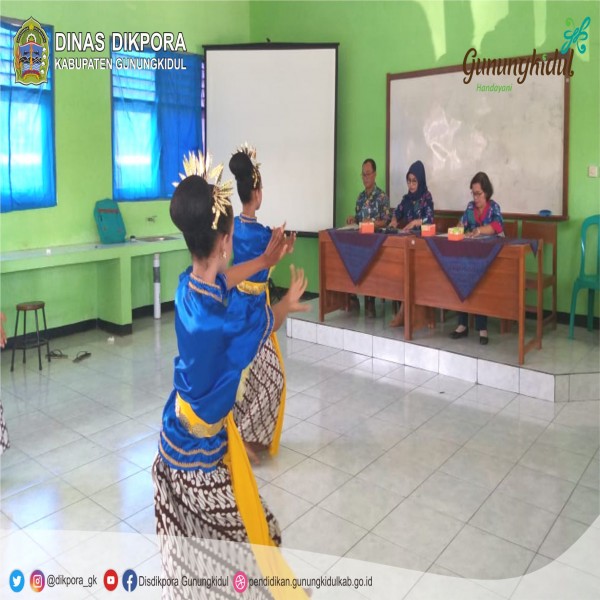 Gambar PENGEMBANGAN MINAT BAKAT ISTIMEWA SISWA SMP