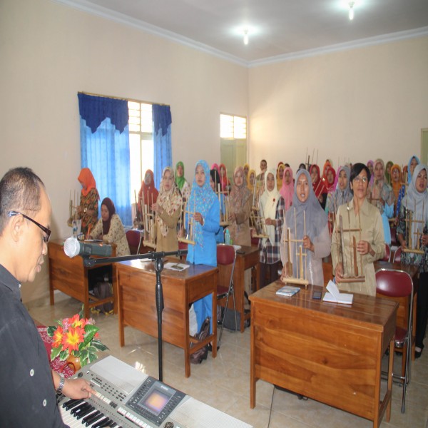 Gambar WORKSHOP PENINGKATAN KOMPETENSI GURU PAUD DALAM BIDANG PEMBELAJARAN SENI MUSIK